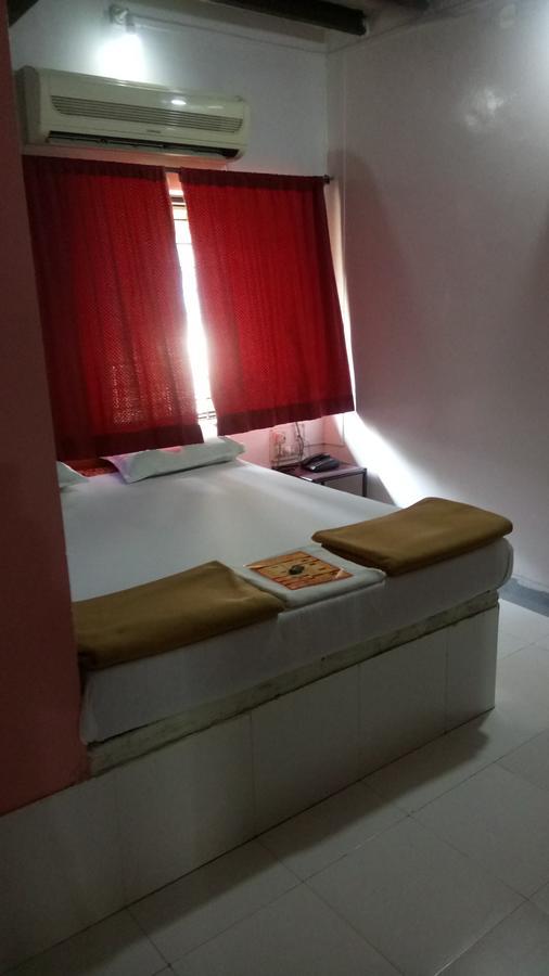 Hotel Ashoka ロナバラ エクステリア 写真