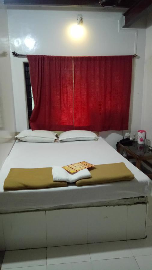 Hotel Ashoka ロナバラ エクステリア 写真
